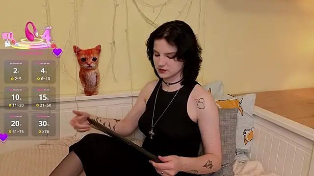 LatinaHuguenin online show from 11/28/25, 07:08