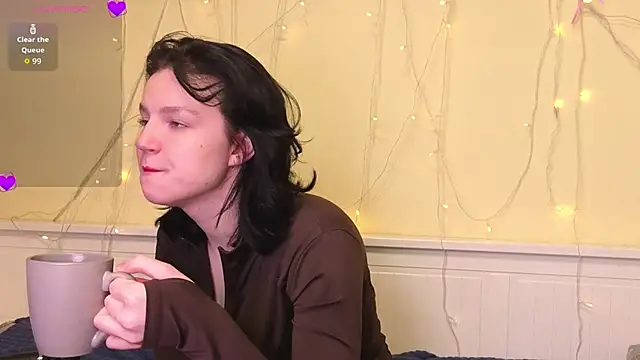 LatinaHuguenin online show from 12/22/25, 07:08