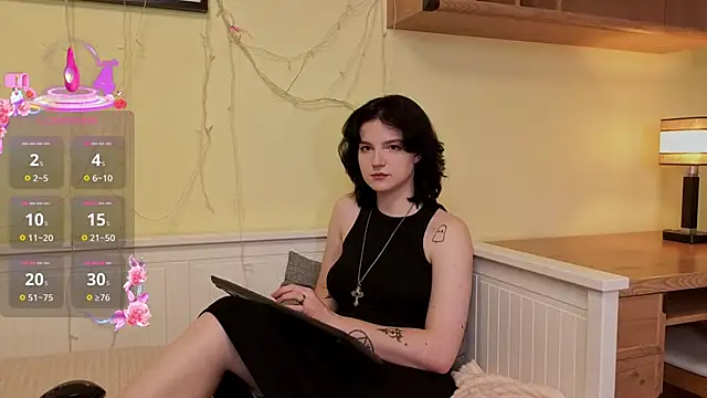 LatinaHuguenin online show from 11/27/25, 07:09