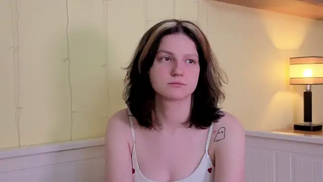 LatinaHuguenin online show from 02/05/26, 08:26