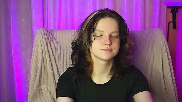 LatinaHuguenin online show from 03/19/26, 08:09