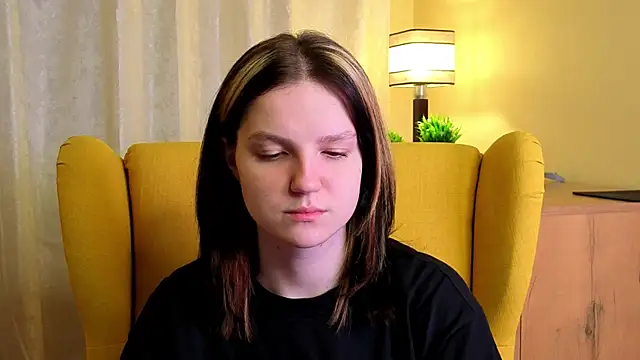 LatinaHuguenin online show from 04/11/26, 09:07