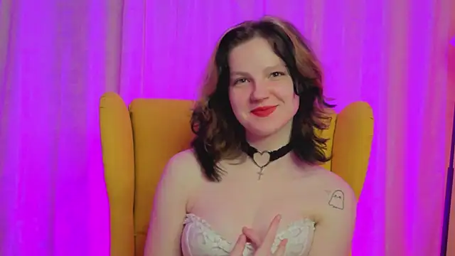 LatinaHuguenin online show from 03/27/26, 07:04