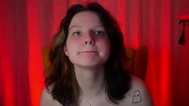 LatinaHuguenin online show from 03/08/26, 02:04