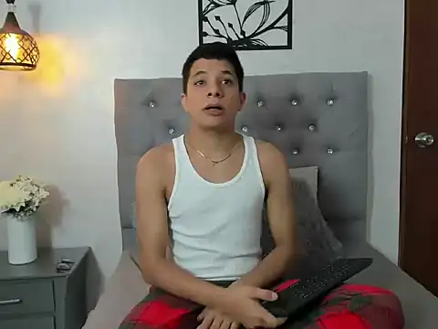 Snapshot of LucaDave_1 chatting on 11/06/25, 07:29 LucaDave 1 online show from 11/06/25, 07:29