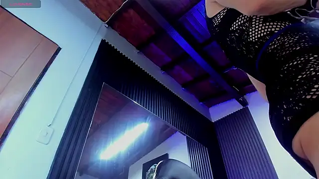 Caitlyn-Joness  online show from 03/31/26, 08:00