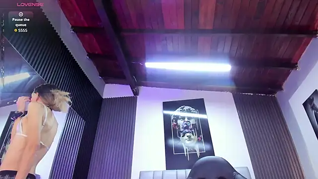 Caitlyn-Joness  online show from 04/01/26, 07:44