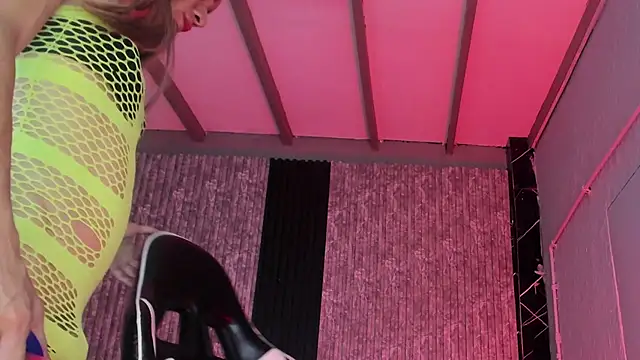 Caitlyn-Joness  online show from 11/28/25, 08:09