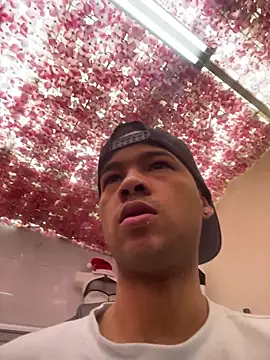 Snapshot of Eithan_Walt chatting on 11/09/25, 12:31 Eithan Walt online show from 11/09/25, 12:31