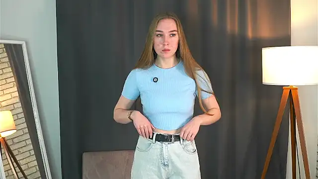 AnnaCarrick online show from 11/18/25, 03:54