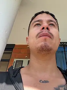 Snapshot of RaySullivan chatting on 11/07/25, 02:32 RaySullivan online show from 11/07/25, 02:32