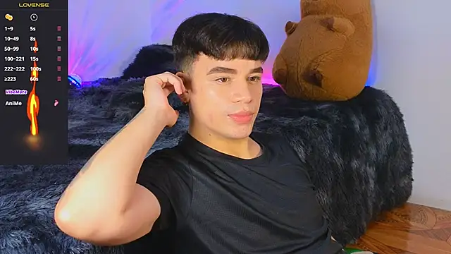 Snapshot of Maiicoll_coleman chatting on 11/15/25, 04:38 Maiicoll coleman online show from 11/15/25, 04:38