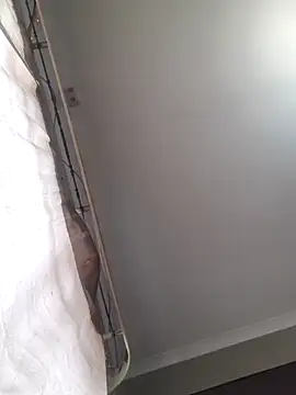 Snapshot of Qeenbrie chatting on 11/18/25, 10:18 Qeenbrie online show from 11/18/25, 10:18