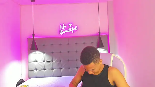 Snapshot of Liams18 chatting on 11/22/25, 01:26 Liams18 online show from 11/22/25, 01:26