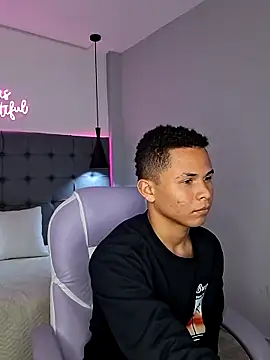 Snapshot of Liams18 chatting on 11/12/25, 12:48 Liams18 online show from 11/12/25, 12:48