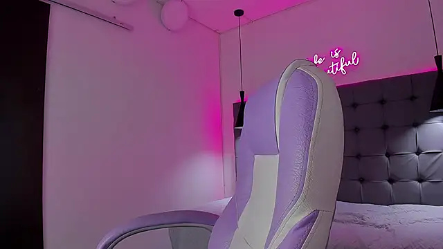 Snapshot of Liams18 chatting on 11/28/25, 03:39 Liams18 online show from 11/28/25, 03:39