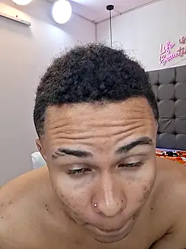 Snapshot of Liams18 chatting on 11/17/25, 11:09 Liams18 online show from 11/17/25, 11:09