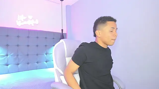 Snapshot of Liams18 chatting on 11/21/25, 03:16 Liams18 online show from 11/21/25, 03:16