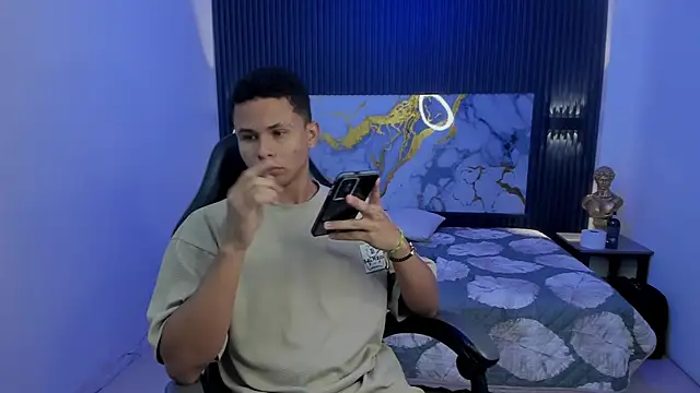 Snapshot of Liams18 chatting on 04/08/26, 02:46 Liams18 online show from 04/08/26, 02:46