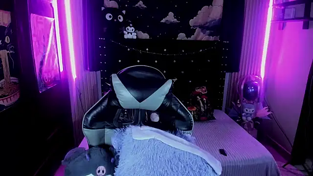 ravencollen online show from 04/14/26, 07:52