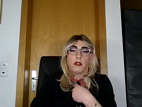 AgnesCross39 online show from 12/16/25, 05:44