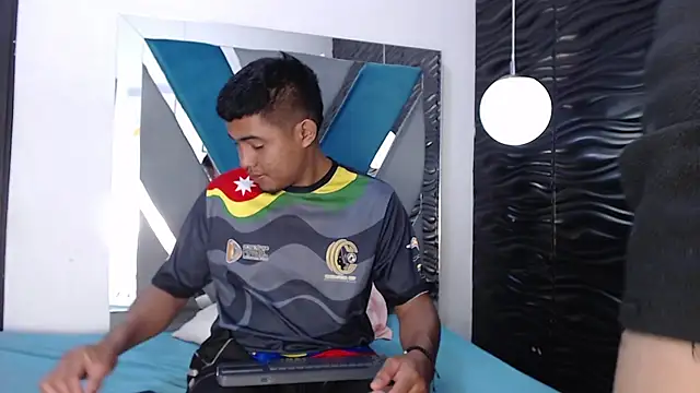 Naty And Maxx online show from 12/18/25, 08:08