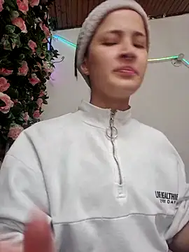 Celeste Moretti online show from 12/17/25, 01:38