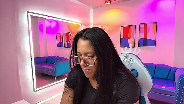 Snapshot of Alondra_gomexxx chatting on 11/11/25, 03:34 Alondra gomexxx online show from 11/11/25, 03:34