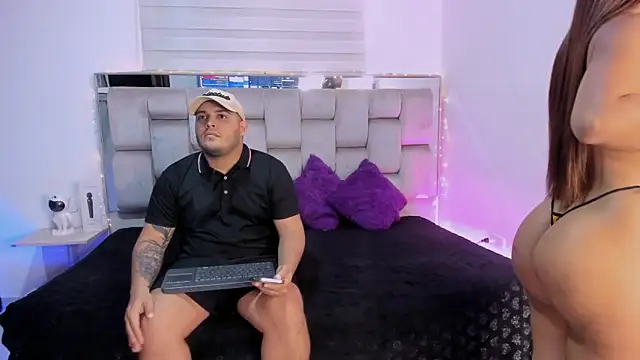 Snapshot of KimaandNate chatting on 11/08/25, 02:26 KimaandNate online show from 11/08/25, 02:26