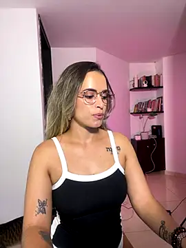 Snapshot of Zhara_110 chatting on 11/08/25, 11:19 Zhara 110 online show from 11/08/25, 11:19