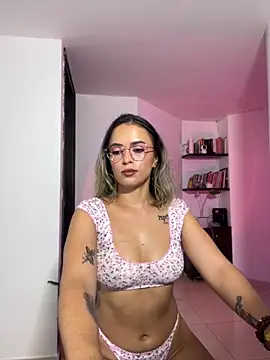 Snapshot of Zhara_110 chatting on 11/09/25, 11:25 Zhara 110 online show from 11/09/25, 11:25