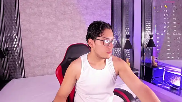 Snapshot of TheoHart_ chatting on 11/07/25, 12:21 TheoHart online show from 11/07/25, 12:21