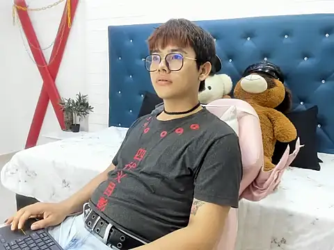 Snapshot of benjiDom chatting on 11/14/25, 12:31 benjiDom online show from 11/14/25, 12:31