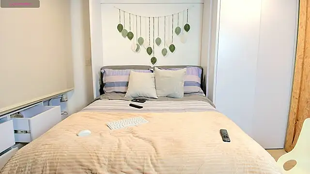 Snapshot of irisrossee_ chatting on 11/29/25, 03:17 irisrossee online show from 11/29/25, 03:17