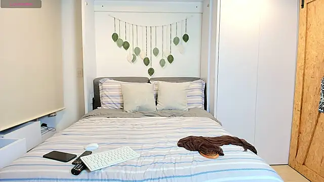 Snapshot of irisrossee_ chatting on 11/28/25, 06:24 irisrossee online show from 11/28/25, 06:24