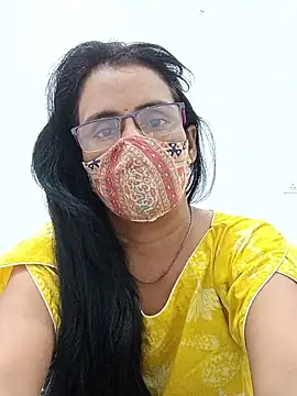 sanjana077 online show from 04/19/26, 12:44