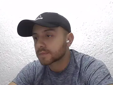 Snapshot of alejandrorguez chatting on 11/05/25, 07:00 alejandrorguez online show from 11/05/25, 07:00