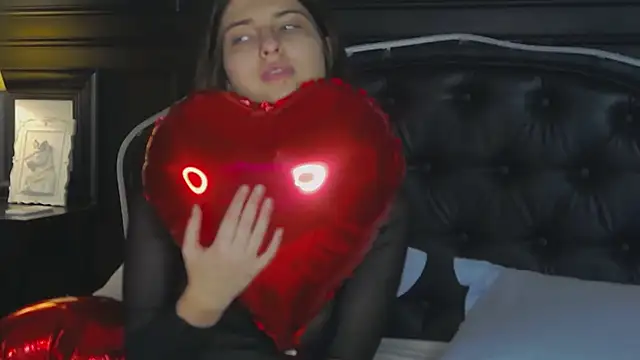 Snapshot of Ruby_de_Cherry chatting on 02/13/26, 12:16 Ruby de Cherry online show from 02/13/26, 12:16