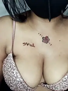 V HOT CUTE online show from 12/15/25, 06:14