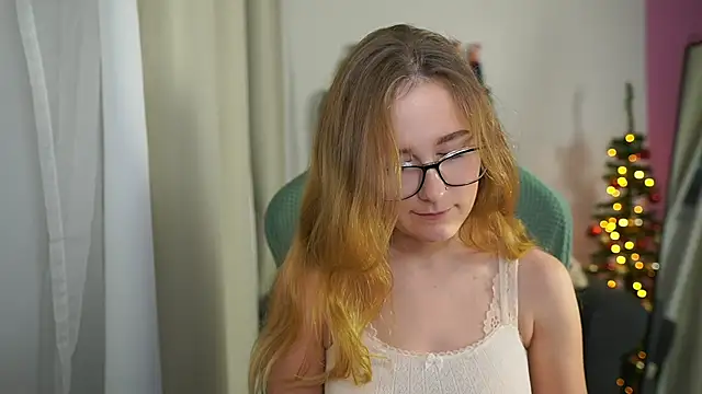 glossy babe  online show from 12/23/25, 09:19