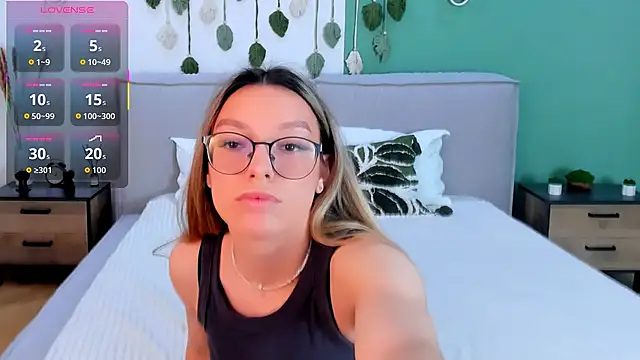 Snapshot of CindyMoriLove chatting on 11/25/25, 02:28 CindyMoriLove online show from 11/25/25, 02:28