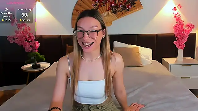 Snapshot of CindyMoriLove chatting on 11/21/25, 02:38 CindyMoriLove online show from 11/21/25, 02:38