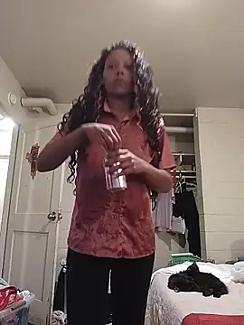 Snapshot of SITHANDRAH chatting on 11/10/25, 10:04 SITHANDRAH online show from 11/10/25, 10:04