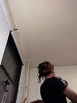 Snapshot of SITHANDRAH chatting on 11/15/25, 11:03 SITHANDRAH online show from 11/15/25, 11:03