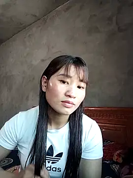 Snapshot of Qoine392 chatting on 12/18/25, 05:56 Qoine392 online show from 12/18/25, 05:56