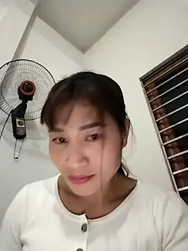 Snapshot of Qoine392 chatting on 12/16/25, 01:37 Qoine392 online show from 12/16/25, 01:37