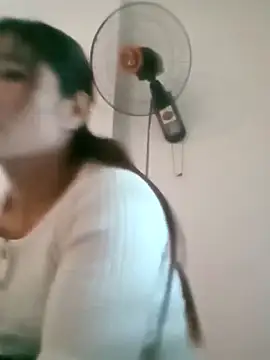 Snapshot of Qoine392 chatting on 12/17/25, 02:05 Qoine392 online show from 12/17/25, 02:05