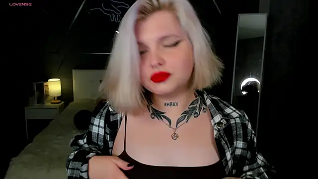 Snapshot of shadow_purr chatting on 11/08/25, 08:07 shadow purr online show from 11/08/25, 08:07