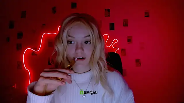 Snapshot of mia_starrr_ chatting on 02/08/26, 08:17 mia starrr online show from 02/08/26, 08:17