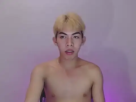 Urhotsilverboy online show from 06/12/26, 04:27
